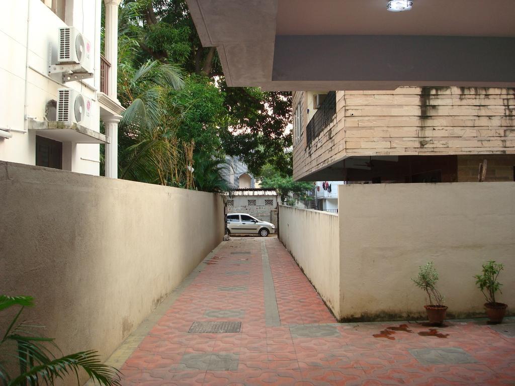 Lloyds Serviced Apartments,Krishna Street,T Nagar Chennai Extérieur photo